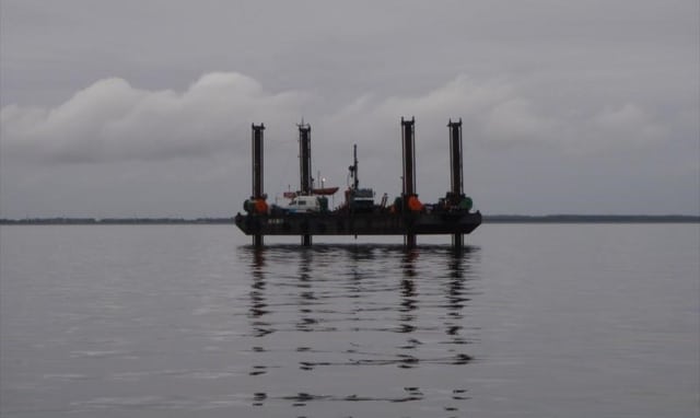 Jack_up_Barge__-_Fully_under_class__14018_800x600