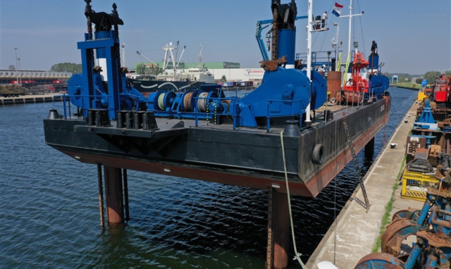 Jack_up_Barge__-_Fully_under_class__17127_870x580