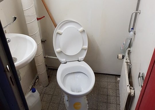 TOILET1