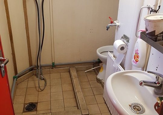 TOILET2